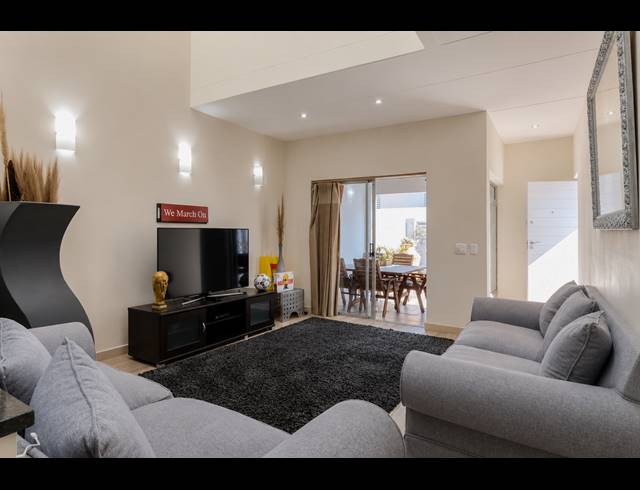 2 BEDROOM TOWNHOUSE FOR SALE IN BRYANSTON